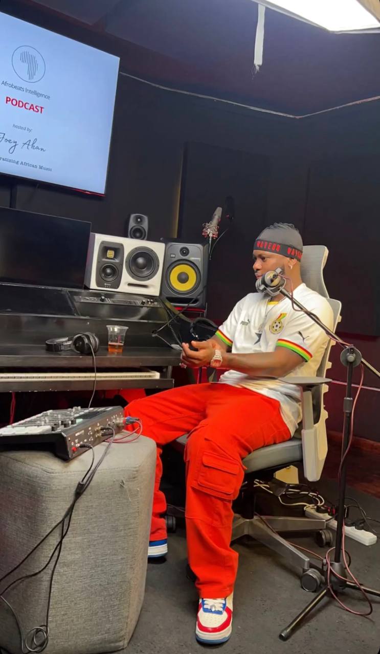 King Promise Rocking B-red wave cap